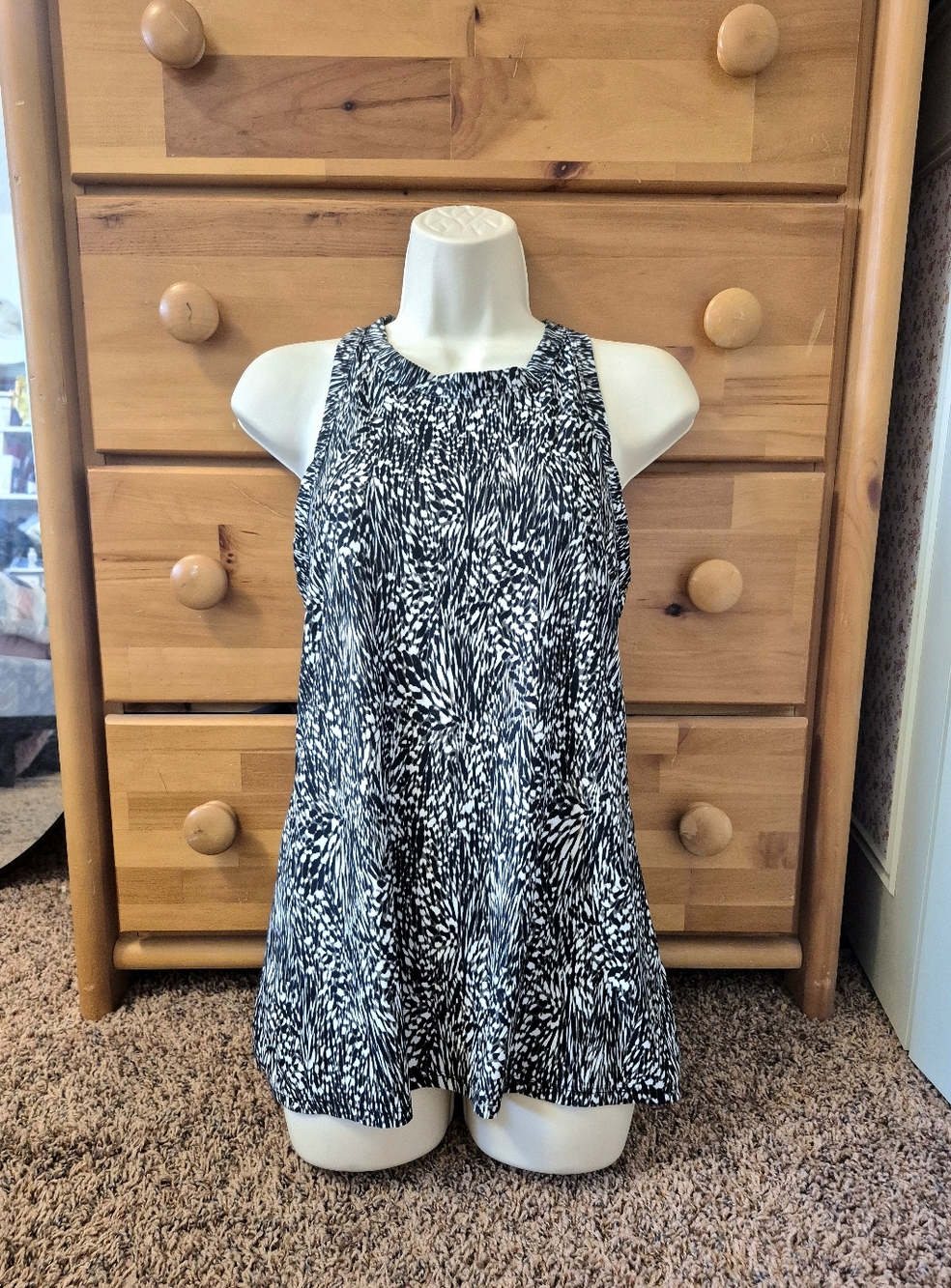 Old Navy Active Black and White Abstract Racerback Tank Size M